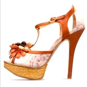 Poetic License A Fling Thing peeptoe platform pumps natural Size 8